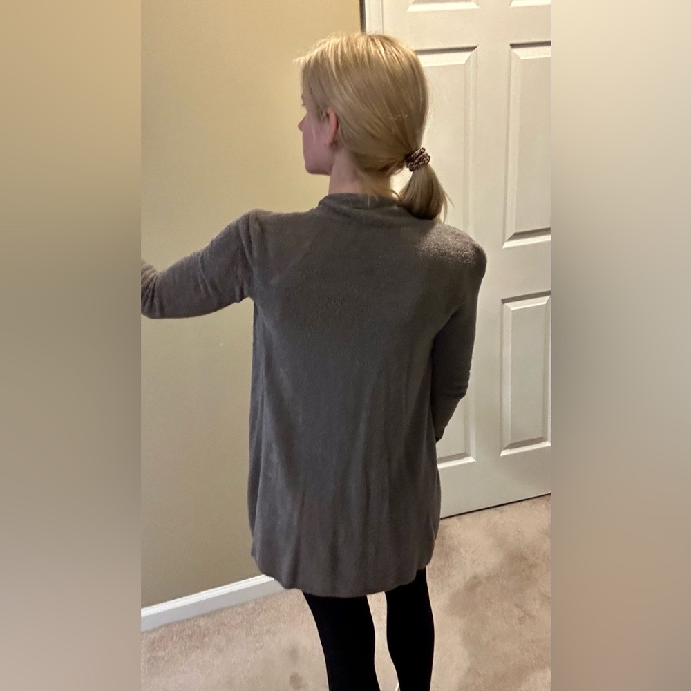 Barefoot Dreams CozyChic Lite Calypso Wrap in Graphite - Picture 4 of 11